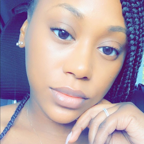 Meet your Posher, Tiffany - Picture 1 of 1